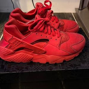Red size 7 huaraches